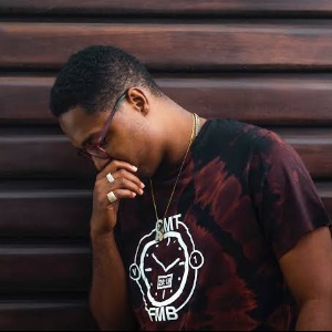 Ghana : Ko-Jo Cue aborde les luttes des jeunes hommes africains dans "Pour mes frères"
