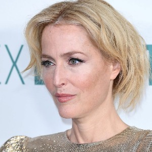 Gillian Anderson annonce avoir bloqué l’accès de son compte Instagram à ses deux fils