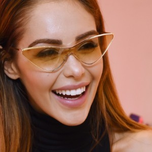 PEOPLE : Nabilla en naïade incendiaire  elle ose un bikini ficelle des plus minis !