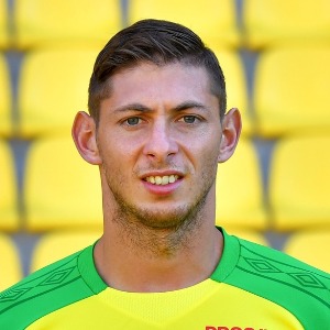 PEOPLE : Mort d’Emiliano Sala : la veuve du pilote brise enfin le silence