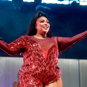 PEOPLE : Lizzo  la chanteuse encourage ses fans à méditer pour lutter contre la pandémie