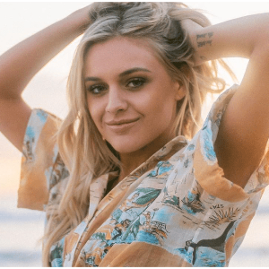 PEOPLE : Kelsea Ballerini  la chanteuse ne pourra pas promouvoir son nouvel album à cause du Covid-19