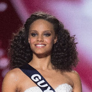 PEOPLE : Alicia Aylies, l’ex-miss sublime en maillot de bain livre un message positif