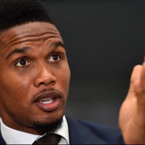 AFRIQUE : Vaccin contre le Coronavirus testé en Afrique : furieux, Samuel Eto’o réagit
