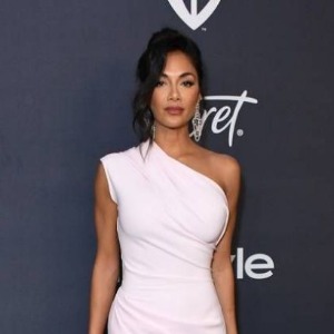 PEOPLE : Nicole Scherzinger et son copain échangent leurs vêtements (photo)
