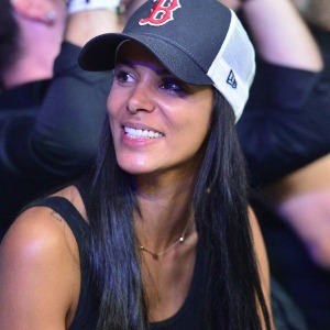 PEOPLE : Shy’m fait trempette en bikini : c’est chaud !