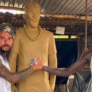 PEOPLE : Côte d’Ivoire : la statue de DJ Arafat suscite une vive polémique sur la toile !