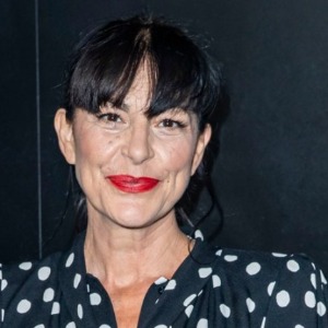 PEOPLE : Lio  après avoir retiré le bas… elle enlève le haut et elle est sublime !