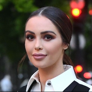 PEOPLE : Nabilla attaquée sur son appel à Brigitte Macron, elle remet un internaute en place avec un jeu de mots