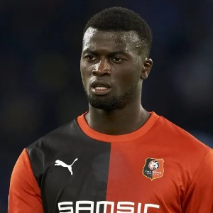 SPORTS : OM - Niang tape du poing sur la table concernant la résiliation du bail de son domicile !