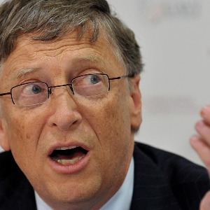 CORONAVIRUS : Bill Gates n’a jamais déclaré vouloir implanter des puces électroniques chez la population mondiale