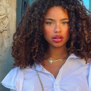 BUZZ Paola Locatelli s’affiche sexy dans un joli décolleté sur Instagram !