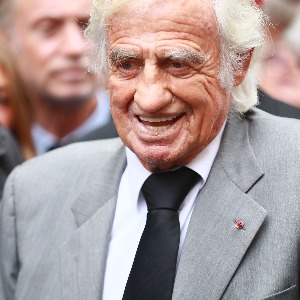 PEOPLE : Jean-Paul Belmondo : toute sa famille réunie pour ses 87 ans, une photo rare