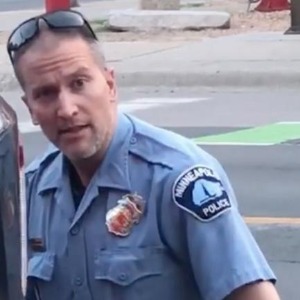 AMERIQUE : Le policier mis en cause dans la mort de George Floyd inculpé