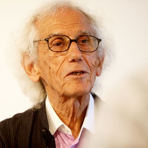 CULTURE : L’artiste Christo, emballeur du Pont-Neuf, est mort