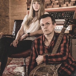 MUSIQUE : Presse ELKEEN Chargée de communication Laure Léon