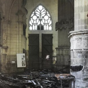 Incendie dans la cathédrale de Nantes : un réfugié rwandais en garde à vue