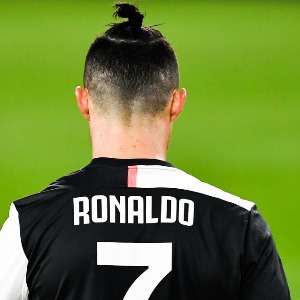 PEOPLE Cristiano et Georgina : le couple le plus populaire de la toile profite du soleil !