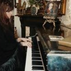 MUSIQUE : Juste pour passer à la radio, Annabel Bennett est pianiste, elle a longtemps dû se faire passer pour homme