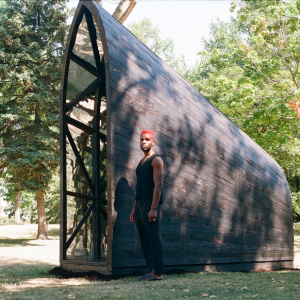 AFRIQUE : L'artiste Oluseye Ogunlesi construit une arche noire pour explorer l'histoire coloniale du Canada