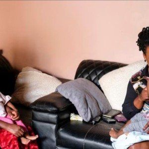 Des femmes ougandaises donnent du lait maternel pour aider leurs collègues mères