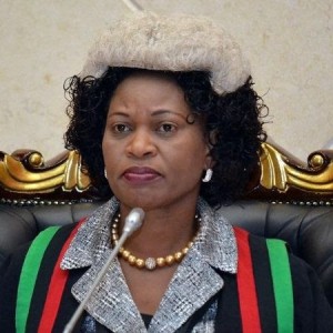 Le Burkina Faso abolit les perruques judiciaires datant de l'époque coloniale pour embrasser l'identité culturelle