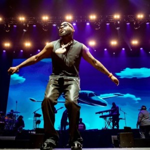 Davido sort un nouveau single alors qu'il se prépare pour son cinquième album studio