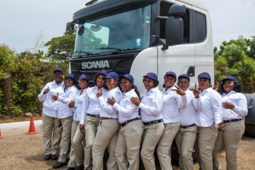 Les femmes du Ghana dans le siège du conducteur