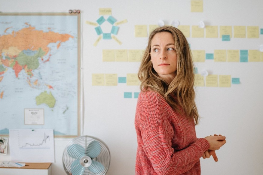 Christine, comment passe-t-on de comédienne à une spécialiste de l’énergie ?