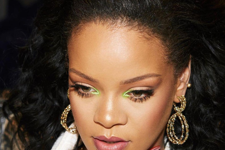 People : Photo de Rihanna qui dévoile son premier selfie de 2020 sans maquillage