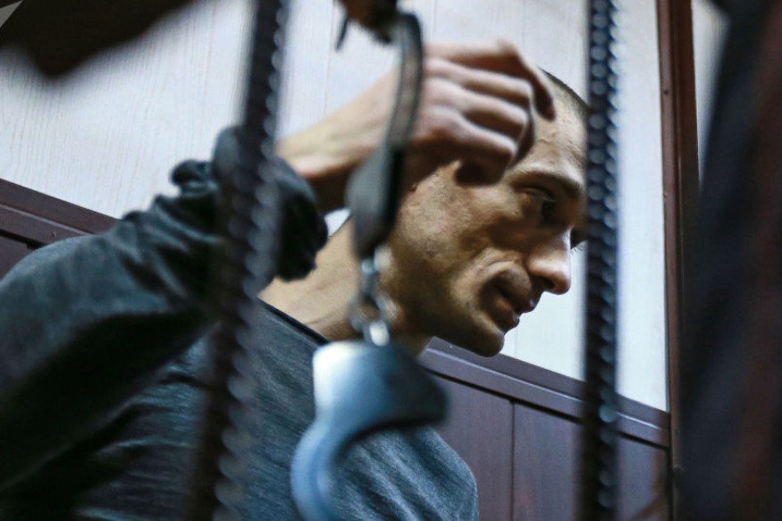 France : Ce que l'on sait sur Alexandra De Taddeo, la compagne de Pavlenski qui aurait reçu les vidéos X de Griveaux