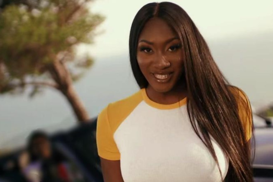 PEOPLE  : Aya Nakamura nous livre ses conseils de maquillage et forme