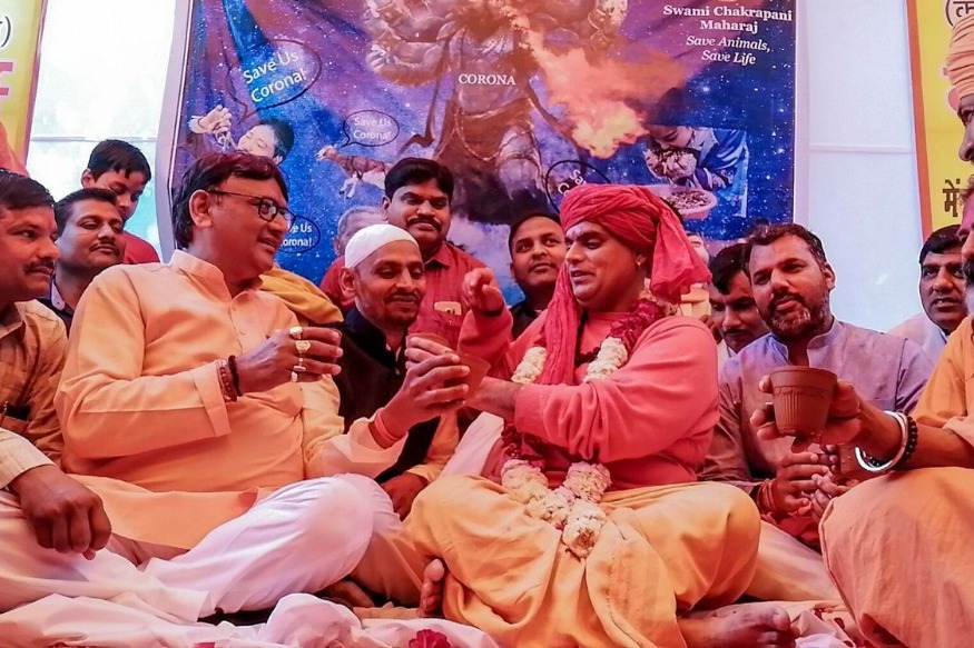 ASIE : Inde  voici le remède étrange des hindous pour se protéger du coronavirus