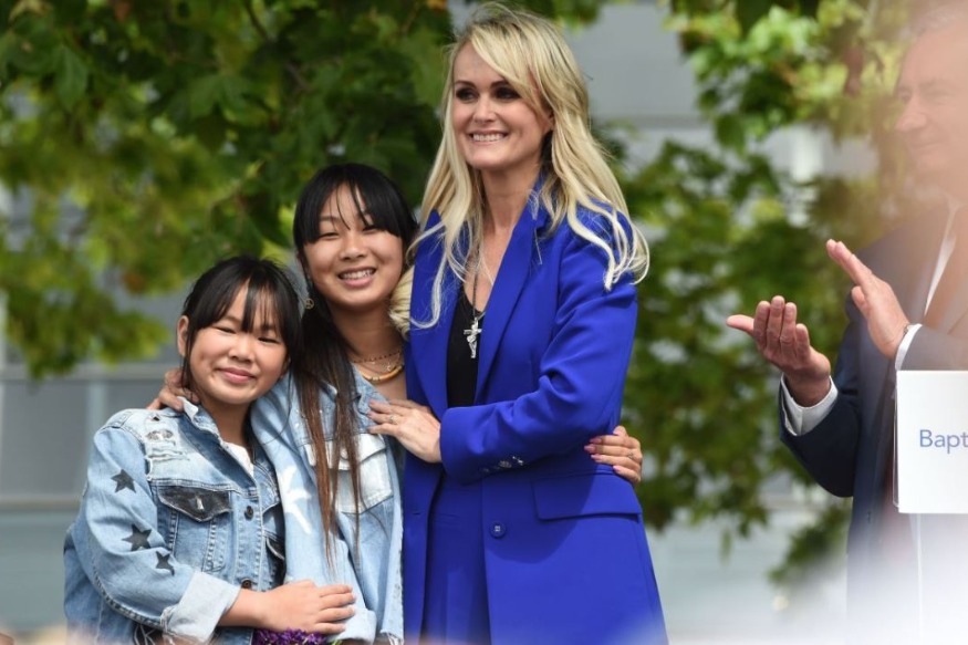 PEOPLE : Laeticia Hallyday prend une énorme décision pour son amie Luana Belmondo