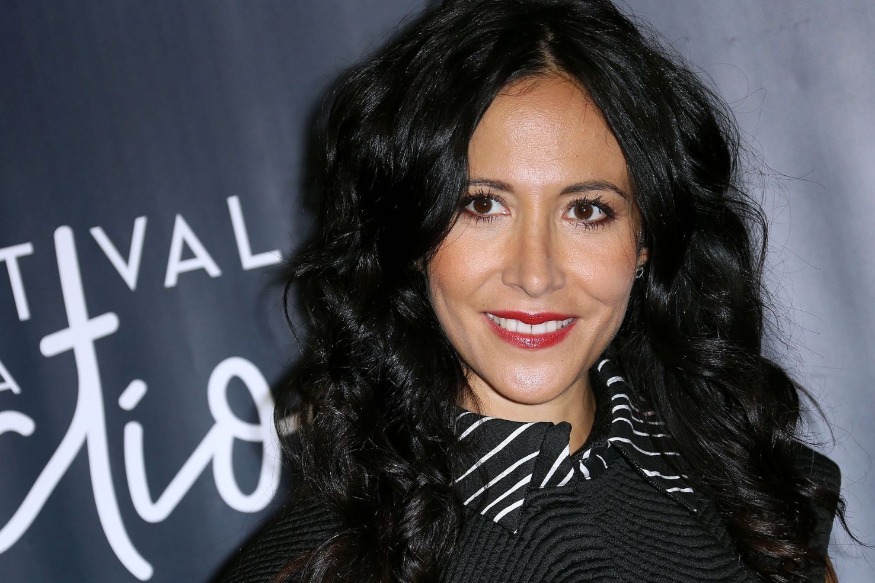 PEOPLE : Fabienne Carat adopte le blond platine et le trait d’eye-liner épais pour jouer les cowgirls (sexy!)