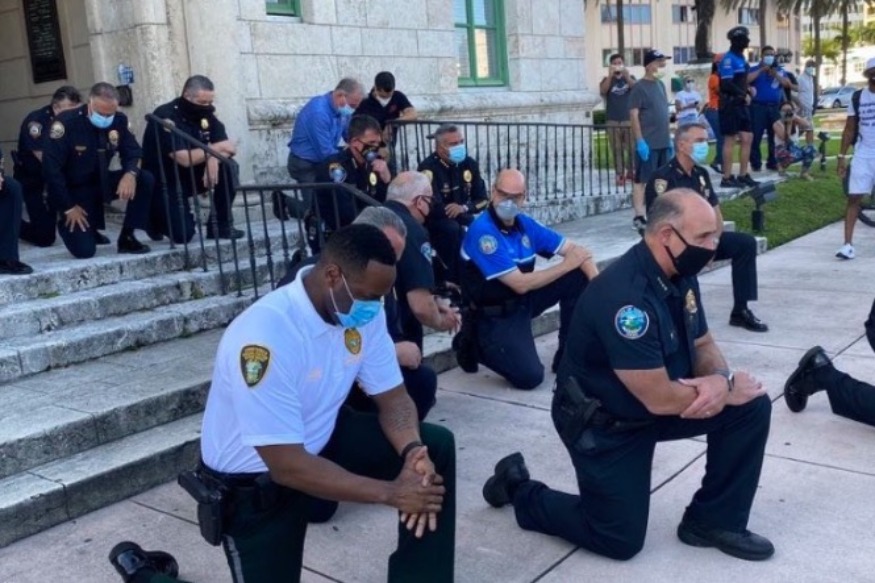 ETATS-UNIS : De nombreux policiers rejoignent les manifs !