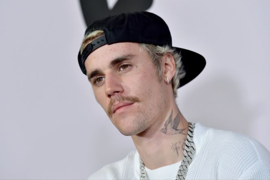 MUSIQUE Justin Bieber : le chanteur s’est affiché avec l’un des masques de sa marque, Drew