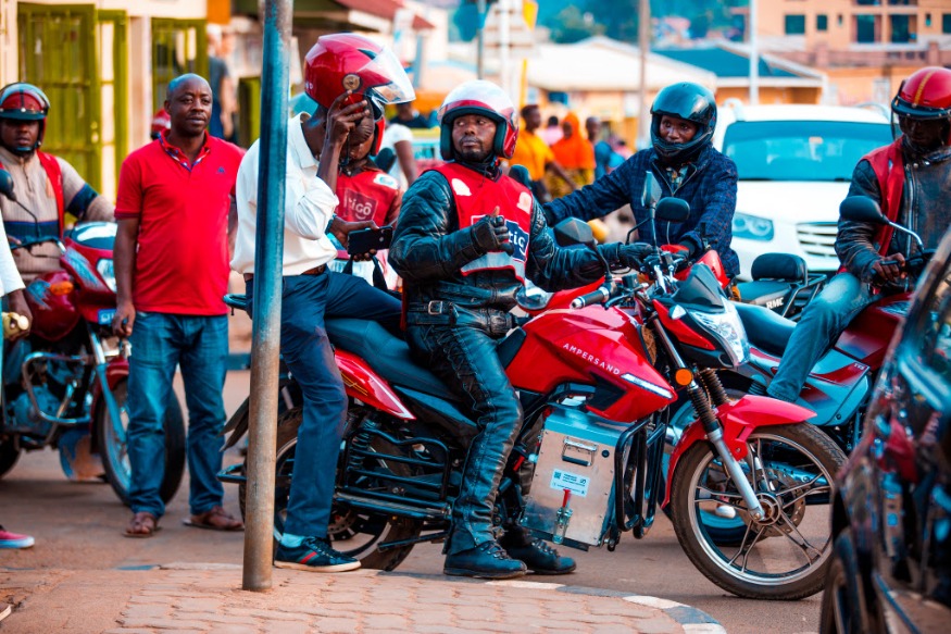 AFRIQUE2050 : LES MOTOCYCLETTES PEUVENT-ELLES RÉSOUDRE LE PROBLÈME DU COMMERCE ÉLECTRONIQUE EN AFRIQUE?