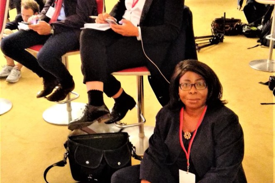 AFRIQUE2050 FRANCE : Anne Marie Dworaczek Bendome Journaliste gabonaise est menacée par Sonia Rolland Miss France 2000