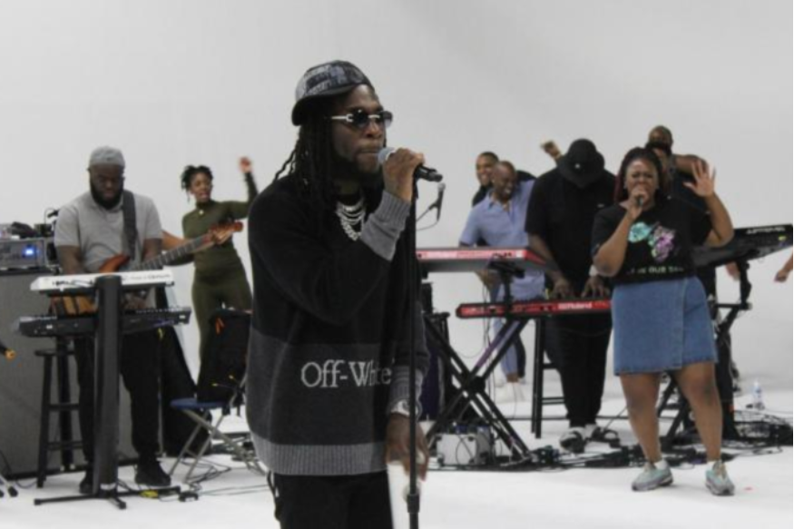 MUSIQUE :  Burna Boy a une relation compliquée avec l'Afrique