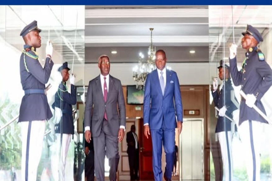 Gabon : Raymond Ndong Sima remet la démission de son gouvernement après l’investiture du président Oligui Nguema